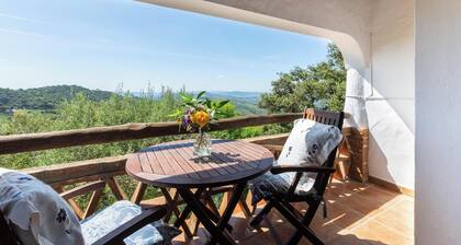 Ferienhaus „Los Algarrobos Gaucin“ mit Bergblick, Pool, Balkon & Terrasse