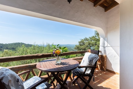 Restauration extérieure. Maison de vacances "Los Algarrobos Gaucin" avec vue montagne, piscine, balcon et terrasse