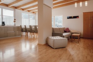 TV - Kronsun Glück Apartment 100 m² at Kronplatz Valley Station with 3 Separate Bedrooms (Percha)