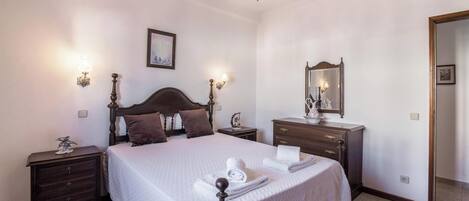 3 bedrooms, free WiFi, bed sheets