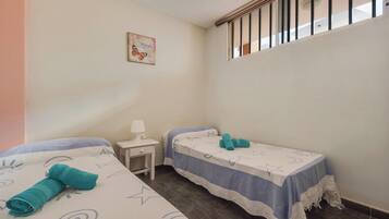 3 dormitorios, tabla de planchar con plancha, wifi gratis y ropa de cama