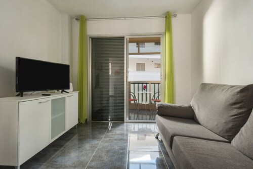 Holiday Apartment 'Casa Caletillas' close to the Beach with Wi-Fi & Balcony