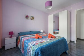 3 chambres, fer et planche à repasser, Wi-Fi gratuit, draps fournis