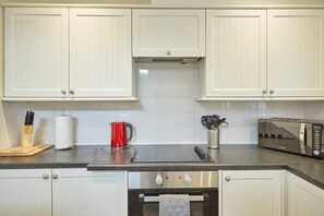 Coffee/tea maker, fridge, microwave, oven - Host & Stay | Diamond One (Saltburn-by-the-Sea)