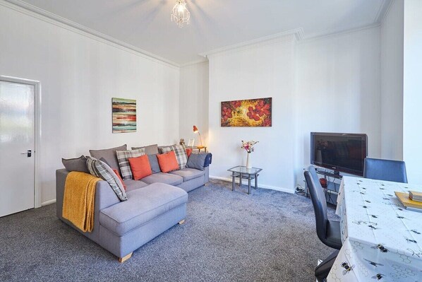 TV - Host & Stay | Diamond One (Saltburn-by-the-Sea)