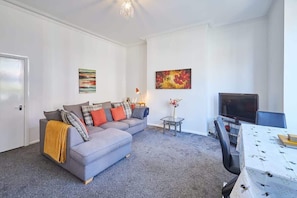 TV - Host & Stay | Diamond One (Saltburn-by-the-Sea)