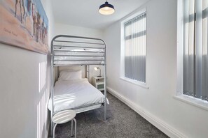 2 bedrooms, iron/ironing board, WiFi (free), bed sheets - Host & Stay | Diamond One (Saltburn-by-the-Sea)