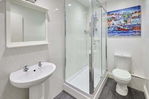 Shower, hair dryer, towels, soap - Host & Stay | Diamond One (Saltburn-by-the-Sea)
