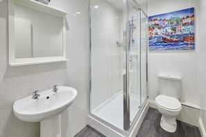 Shower, hair dryer, towels, soap - Host & Stay | Diamond One (Saltburn-by-the-Sea)