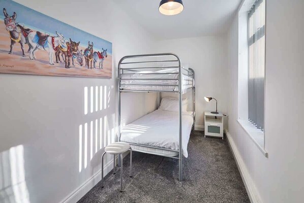 2 bedrooms, iron/ironing board, WiFi (free), bed sheets - Host & Stay | Diamond One (Saltburn-by-the-Sea)