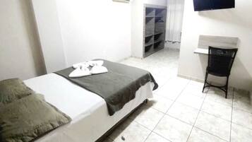 1 quarto, Wi-Fi de cortesia, roupa de cama