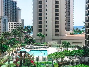 A heated pool - Waikiki Banyan 3410 Stunning Ocean, Surfer & Sunset View's (Honolulu)