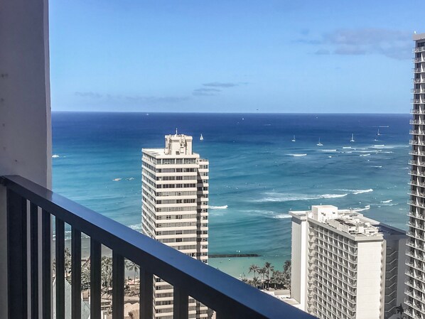 Property grounds - Waikiki Banyan 3410 Stunning Ocean, Surfer & Sunset View's (Honolulu)