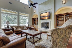 Smart-TV, Kamin, DVD-Player, Tischtennisplatte