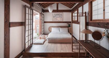 Nuilestay Hanok near Gyeongbokgung Palace
Airport Bus /Gyeongbokgung Stn · 7min