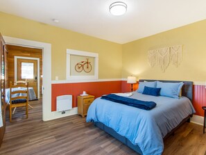 1 bedroom, free WiFi, bed sheets - Downtown Friday Harbor! Adults Only (CCS# 3) (Friday Harbor)