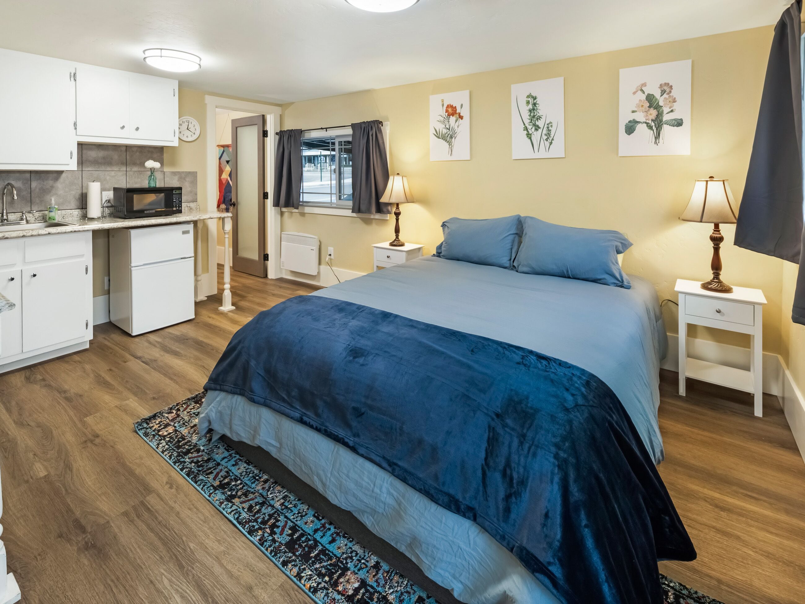 Free WiFi, bed sheets