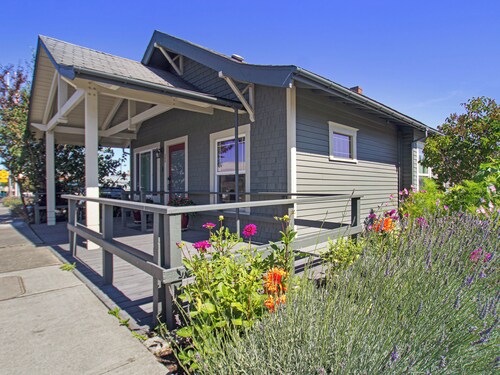 Downtown Friday Harbor! Adults Only (CCS#4)