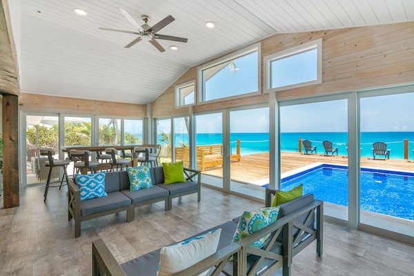 Utendørsbasseng og et oppvarmet basseng