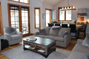 Smart TV, caminetto, lettore DVD, videoteca