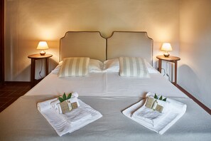 5 bedrooms, iron/ironing board, WiFi, bed sheets - Sustainable Tuscan retreat,organic farm, panoramic views, pool,close to Florence (Certaldo)