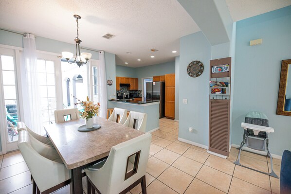 Dining - 12min from airport / 20min from Parks (Orlando)