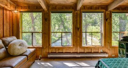 Sweet Log Cabin on the banks of Chalk Creek