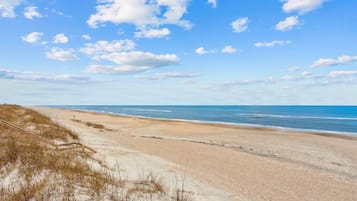 Am Strand, Liegestühle, Strandtücher