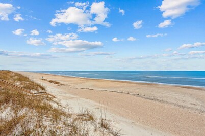 Gorgeous Oceanfront Home~Private Boardwalk and "Crow's Nest" with Amazing Views!
