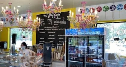 Float 2 Cabin! Comanche Crossing, Private River Access, Near Music Venues!