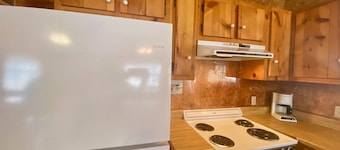 Float 2 Cabin! Comanche Crossing, Private River Access, Near Music Venues!