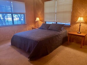 3 bedrooms, free WiFi, wheelchair access - Float 2 Cabin! Comanche Crossing, Private River Access, Near Music Venues! (Concan)