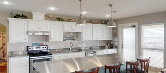On the Rocks: 3  BR, 2  BA House in Port Bolivar, Sleeps 10