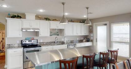 On the Rocks: 3 BR, 2 BA House in Port Bolivar, Sleeps 10