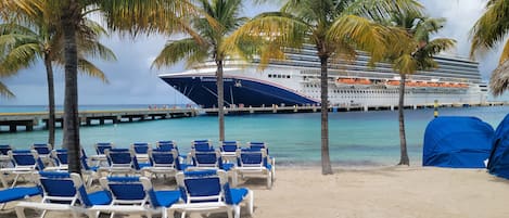 Beach nearby, sun-loungers, beach towels