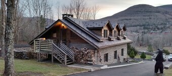 Luxe Loft apartment with Hunter mtn. views on private estate.