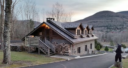 Luxe Loft apartment with Hunter mtn. views on private estate.