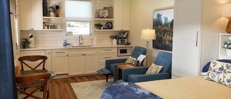 1 habitación, tabla de planchar con plancha, wifi gratis y ropa de cama