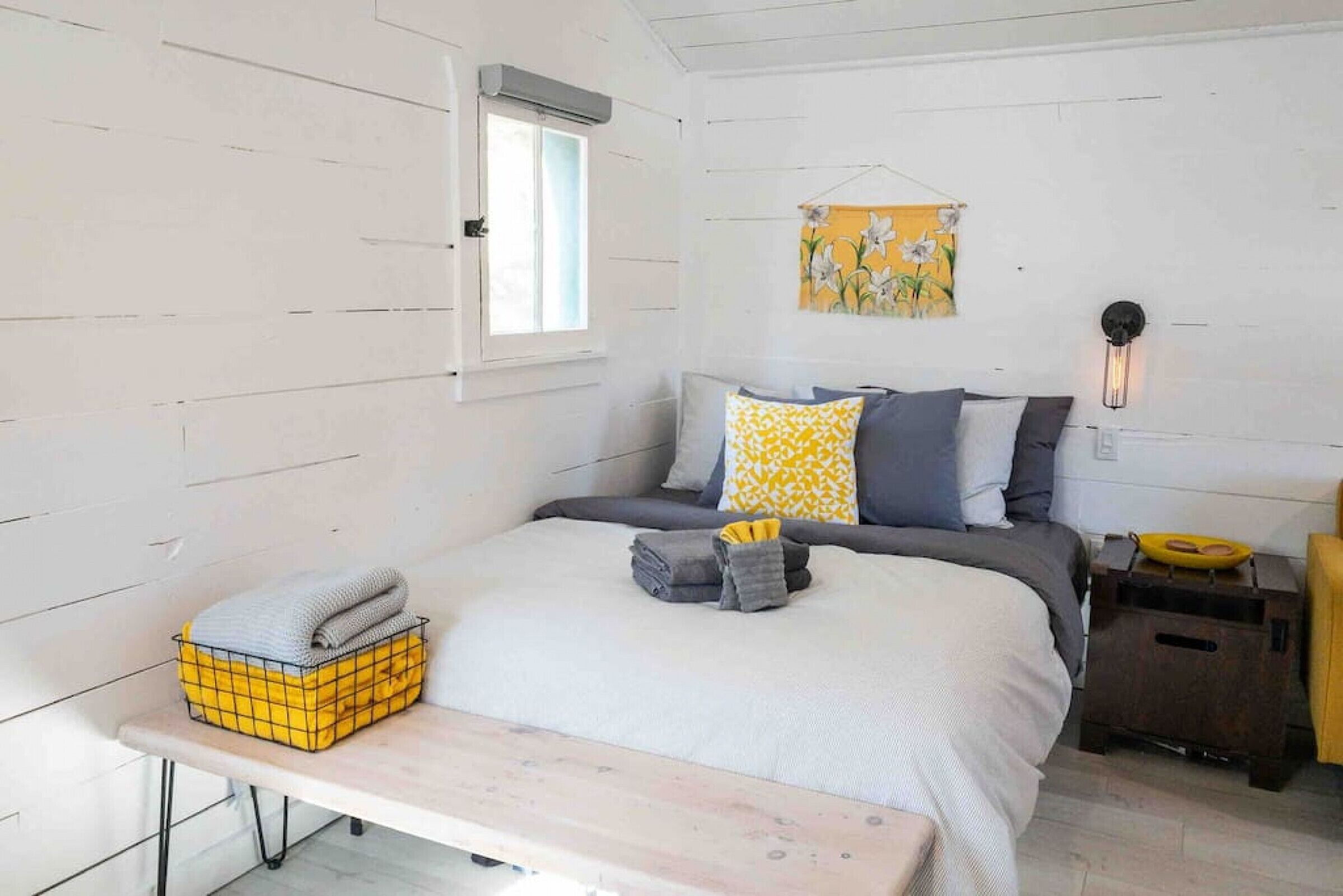 1 bedroom, desk, travel crib, free WiFi