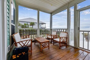 Interior - Welcome to AMERICAN PIE! (St. George Island)