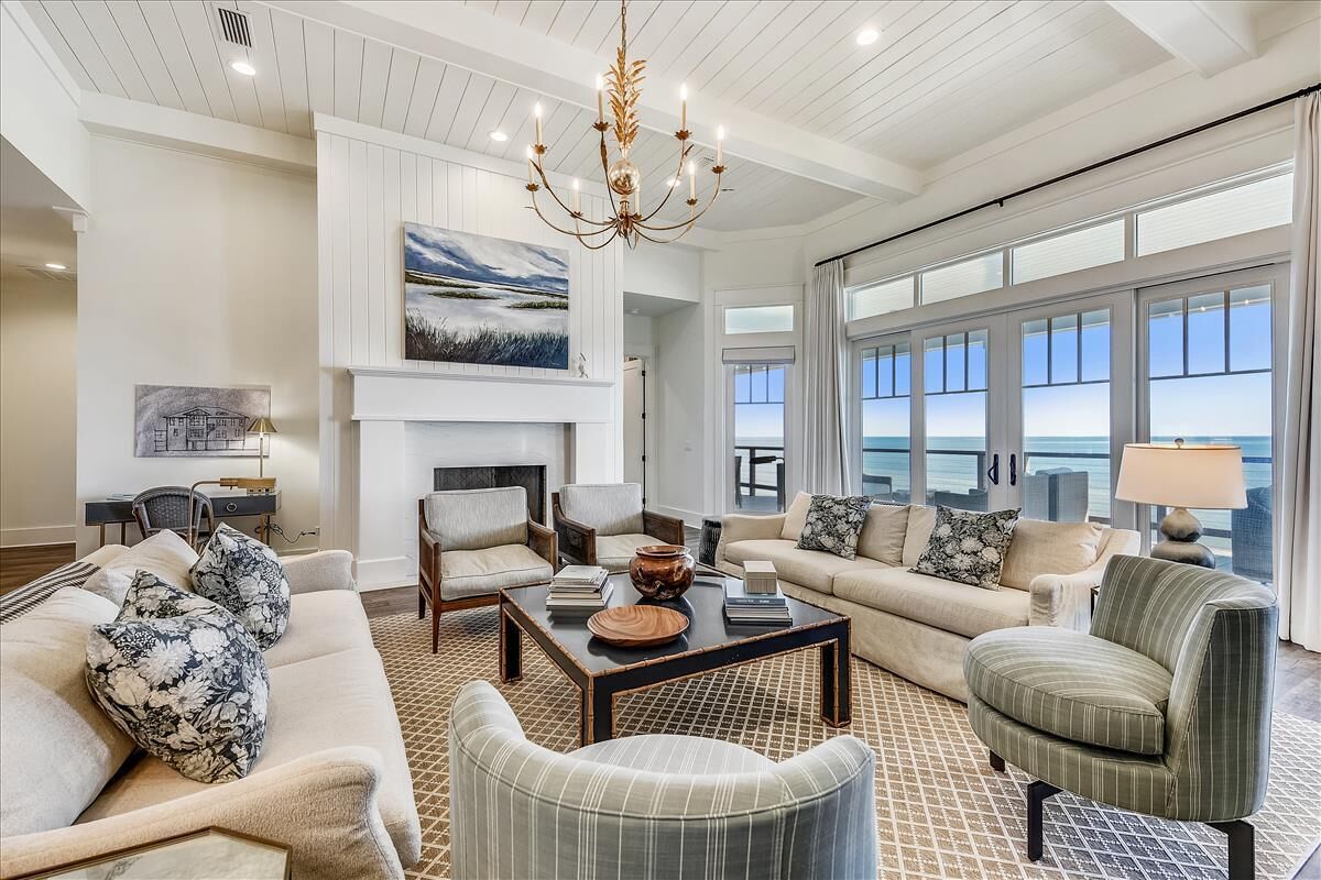 電視、壁爐、DVD 播放機