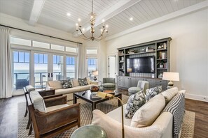 TV, peis og DVD-spiller