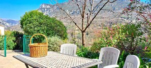 Outdoor dining - BEAUTIFUL ACCOMODATION ON AGRITOURISME NEAR NICE ANTIBES CANNES  (Le Bar-sur-Loup)