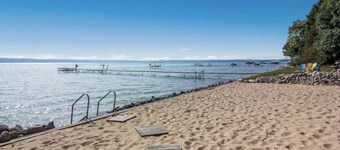 Lakeside family paradise 140ft private Crystal Lake Frontage