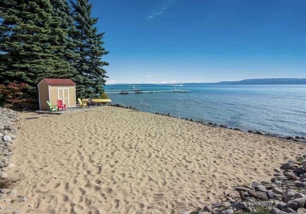 On the beach - Lakeside family paradise 140ft private Crystal Lake Frontage  (Frankfort)