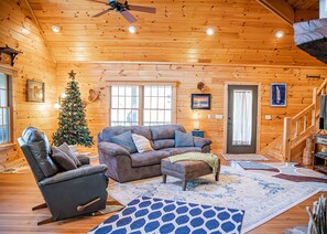 Smart-TV, Kamin, Bücher