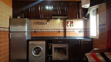 Réfrigérateur, four, plaque de cuisson