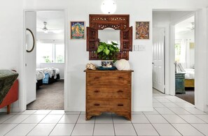 2 Schlafzimmer, Schreibtisch, Bügeleisen/Bügelbrett, Reisekinderbett