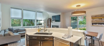 Cozy Old Town Home Just Steps From Main Street!  Private Hot Tub.  