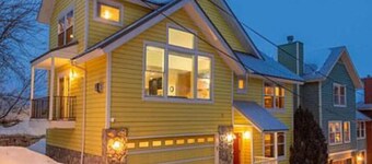 Cozy Old Town Home Just Steps From Main Street! Private Hot Tub.